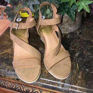 DV8 Dolce Vita Wedge sandals size 8. Wedge height 3"